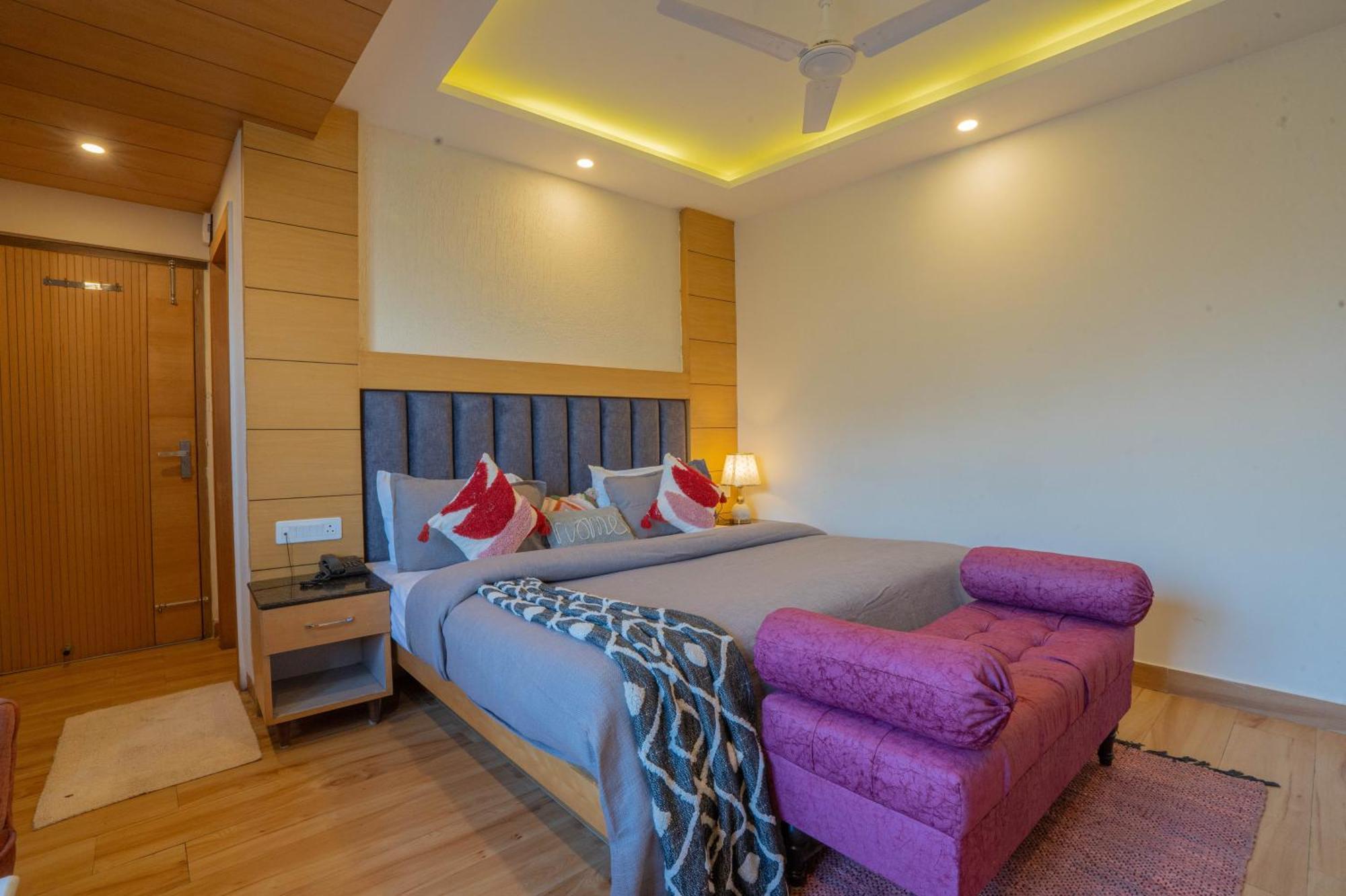 Super Hotel By Perfectstayz Mall Road Mussoorie Exterior photo